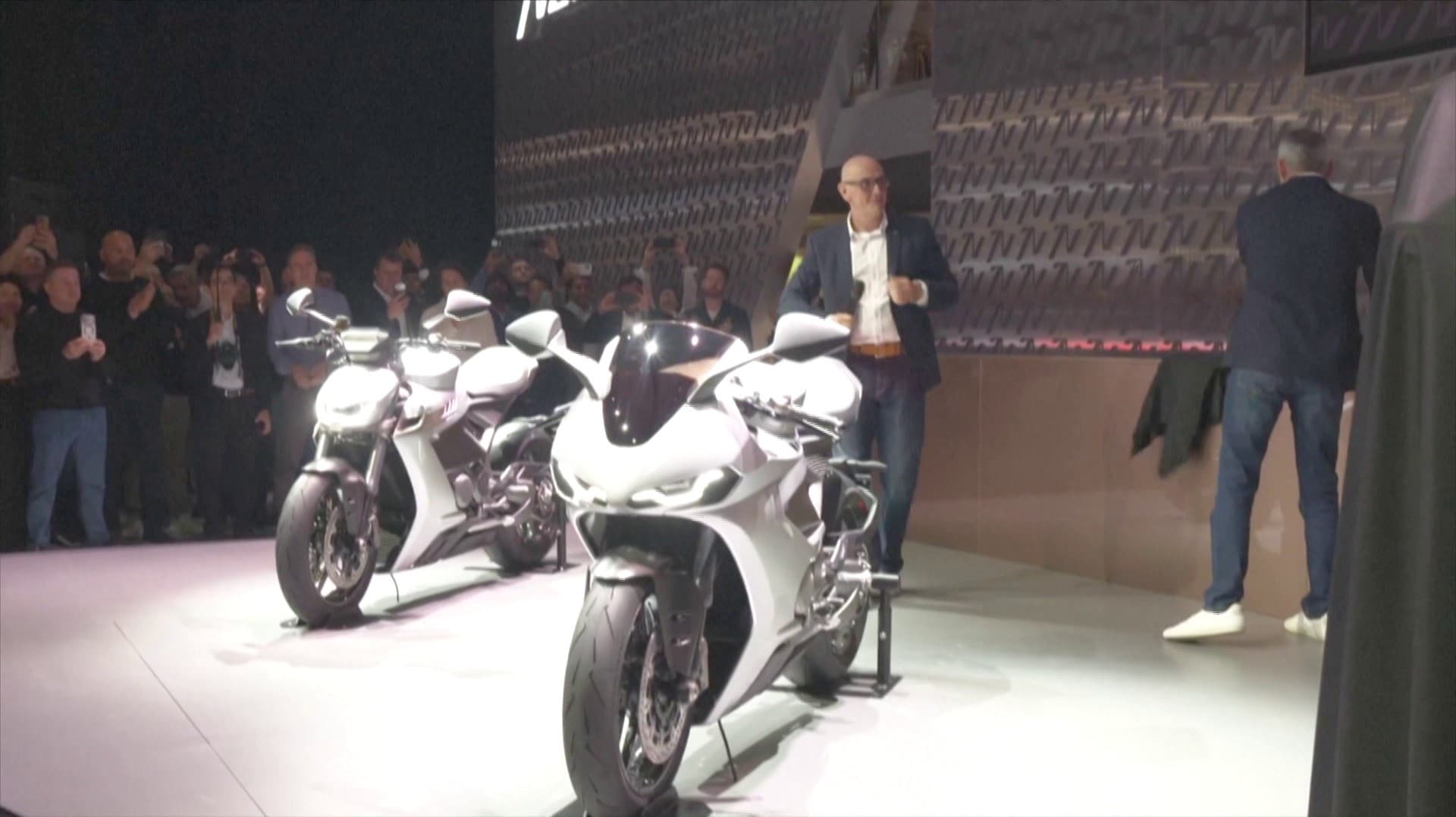 நார்டன் பைக் நிறுவனத்தின் மேங்க்ஸ் ஆர் மாடல் அறிமுகம்