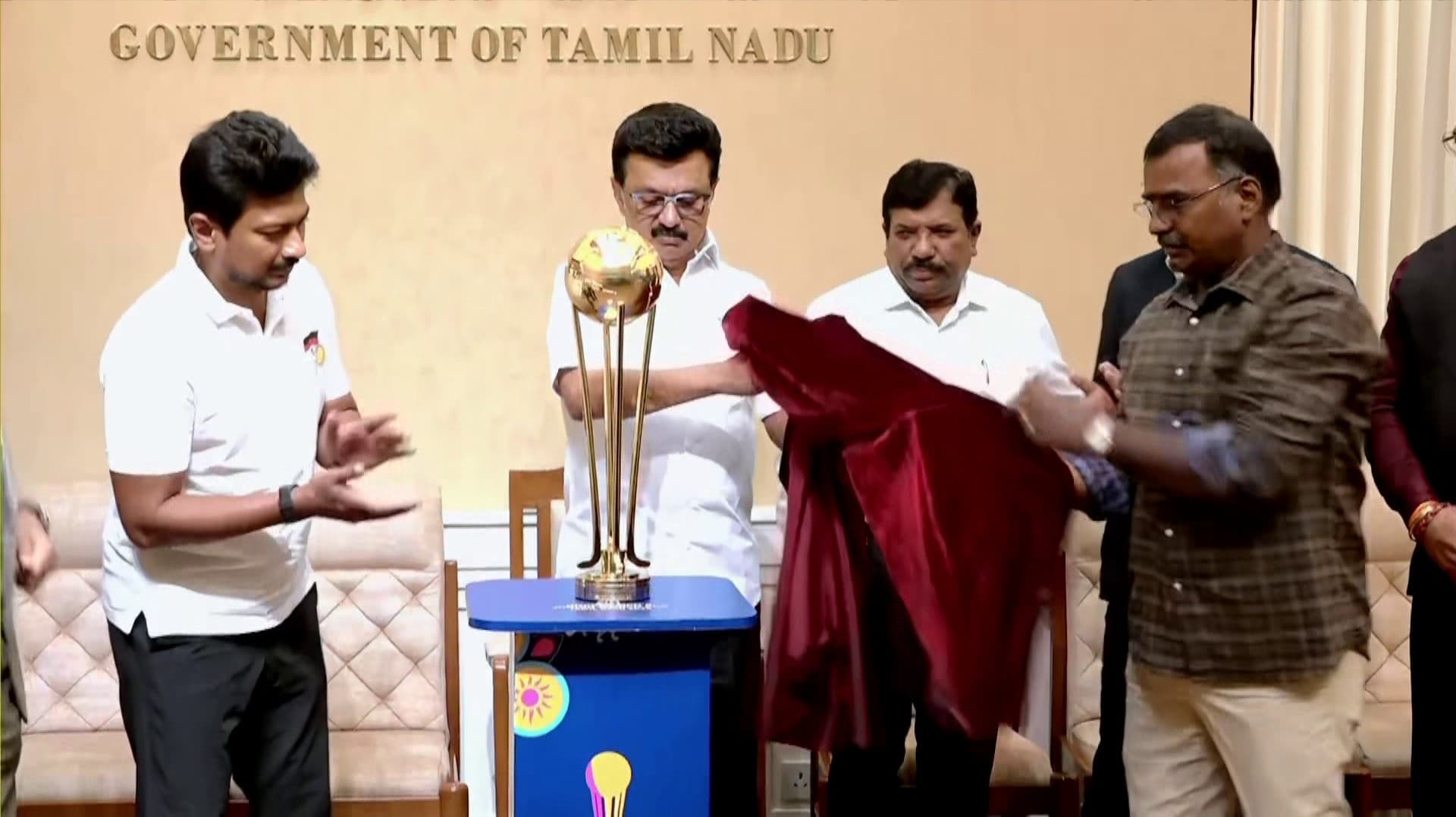 ஹாக்கி ஜூனியர் உலகக் கோப்பை - கோப்பையை அறிமுகப்படுத்திய முதலமைச்சர்