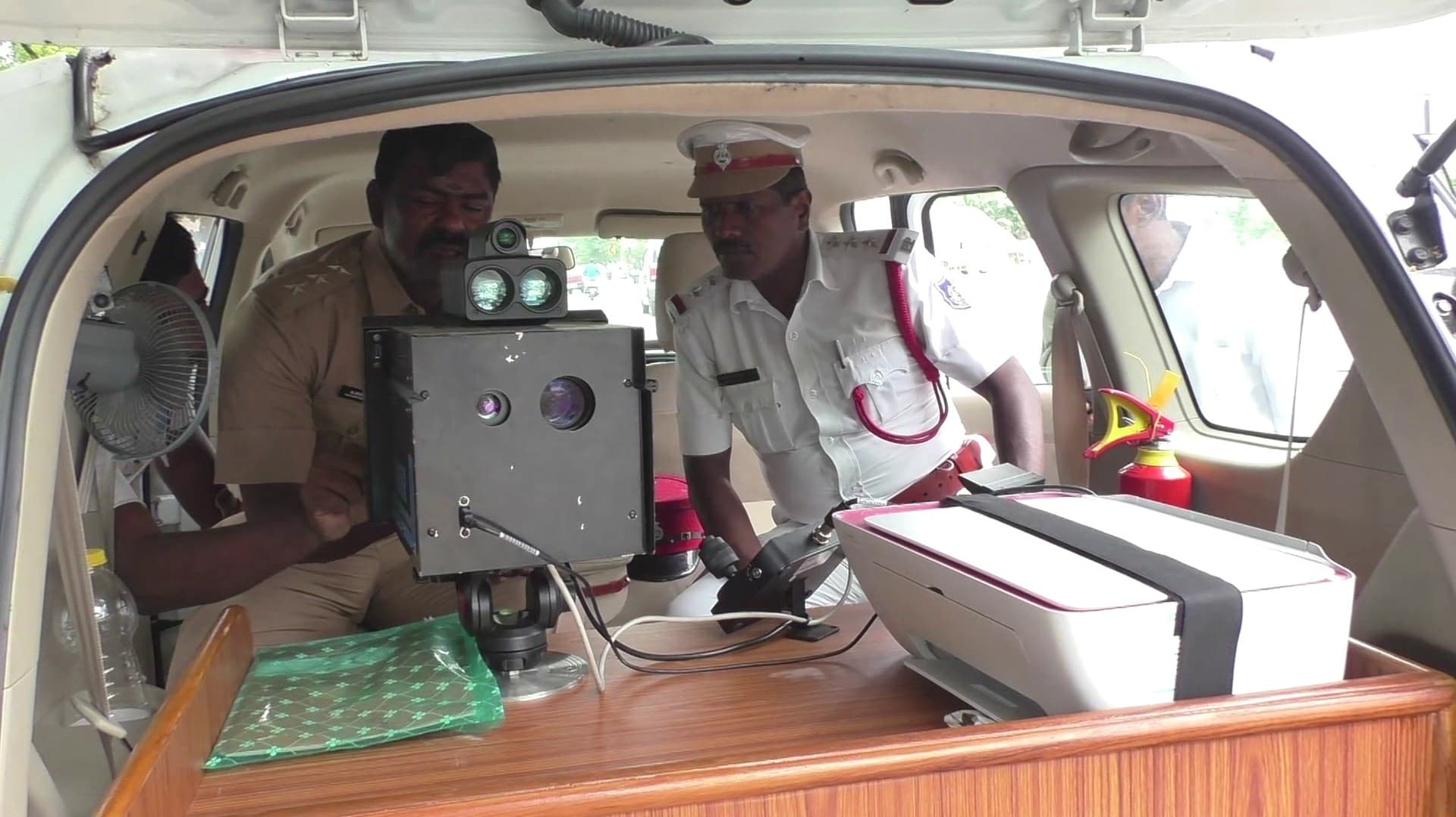 காரைக்கால் போக்குவரத்து போலீசுக்கு நவீன வேக அளவீட்டுக் கருவி