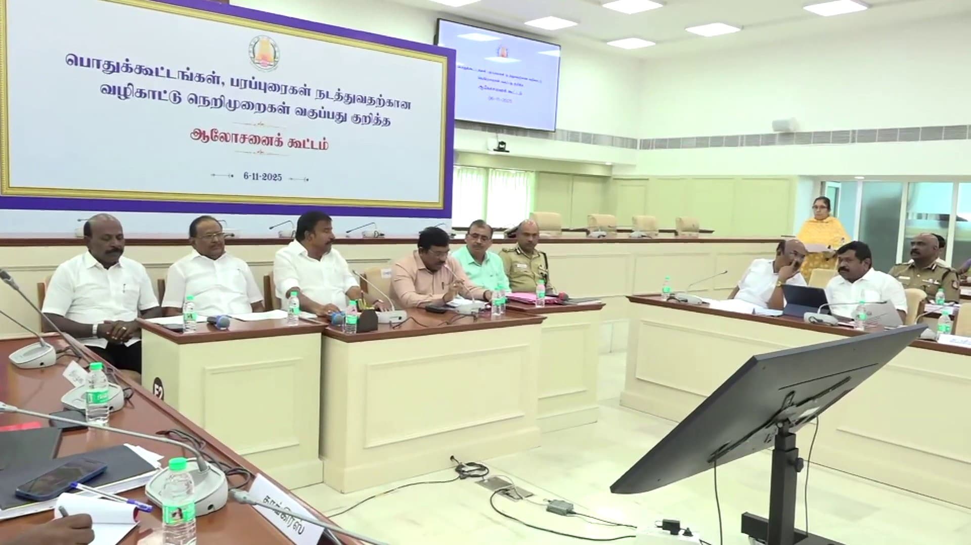 '' கட்சி கூட்டம் நடத்த குறைந்தபட்சம் 5 நாட்களுக்கு முன்னரே அனுமதி '' - தமிழ்நாடு அரசு முன்மொழிந்துள்ள வழிகாட்டுதல் நெறிமுறைகளில் தகவல்