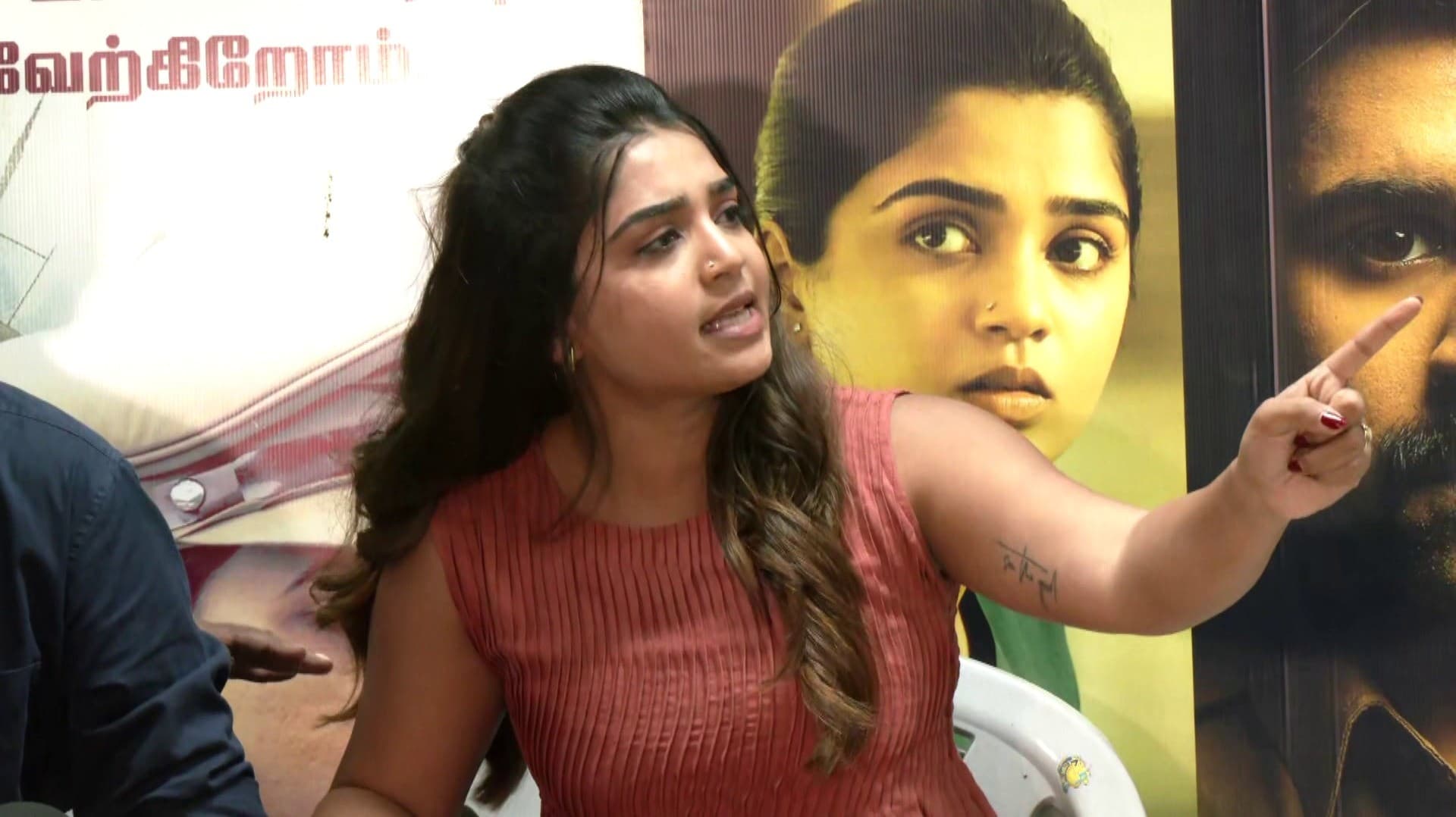 நடிகையிடம் அநாகரிக கேள்வி எழுப்பிய யூடியூபர்.. தனி ஆளாக தரமான பதிலடி கொடுத்த நடிகை கௌரி கிஷன்