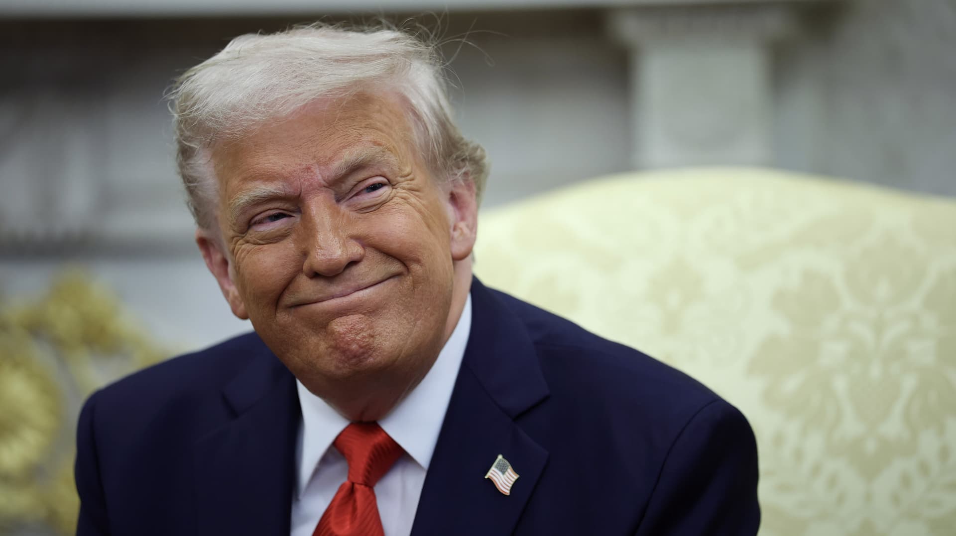 H1B விசா கொள்கையால் சிக்கல்.. வெளிநாட்டினரை பணியில் சேர்க்க தயங்கும் அமெரிக்க நிறுவனங்கள்.!