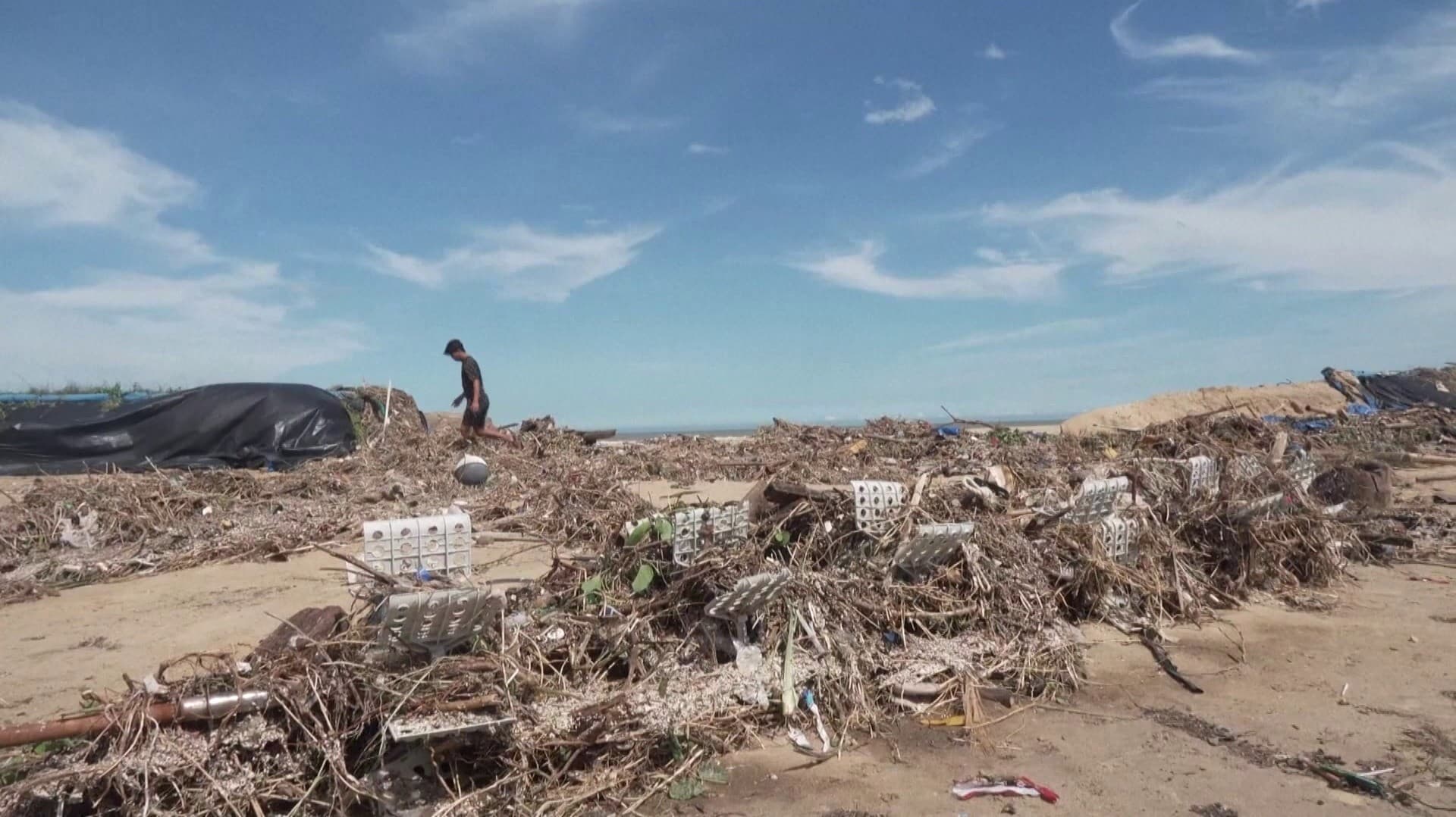 வியட்நாமில் கல்மேகி புயலால் பெரும் சேதம்