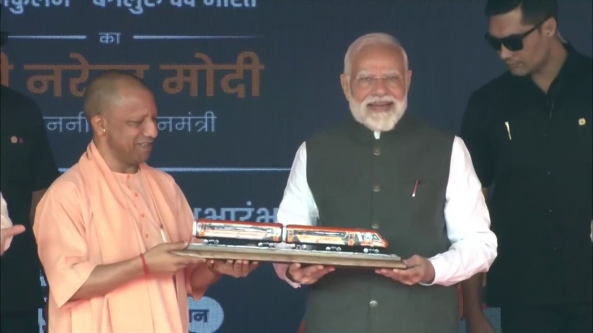 எர்ணாகுளம்-பெங்களூரு உள்ளிட்ட 4 புதிய வந்தே பாரத் ரயில் சேவை தொடக்கம்.!