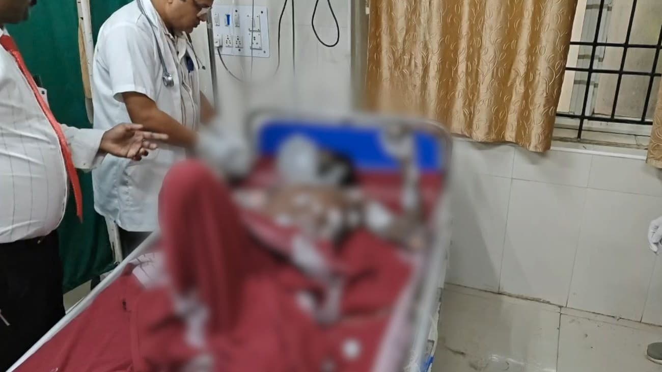 ஆட்சியர் அலுவலகத்தில் தீக்குளித்து தம்பதி தற்கொலை முயற்சி.!