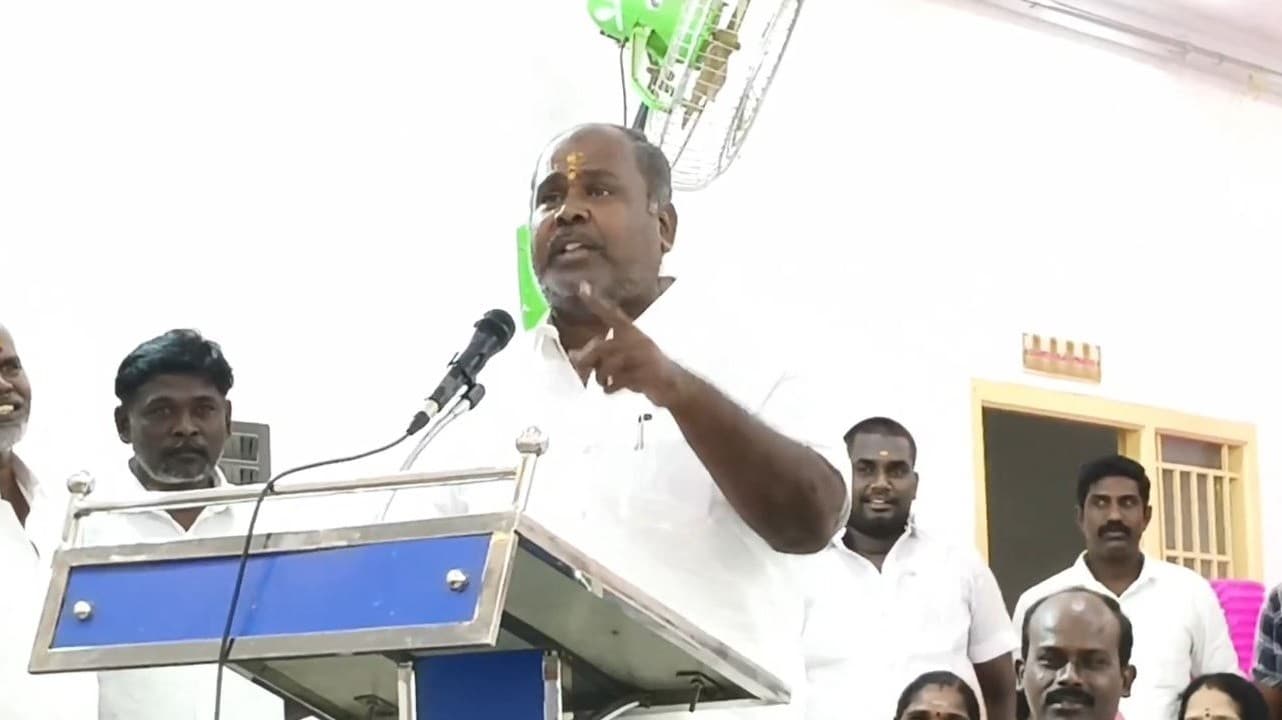 அ.தி.மு.க பிரிந்து கிடக்கிறது என புரளியைக் கிளப்புகிறார்கள் - ஆர்.பி.உதயகுமார்