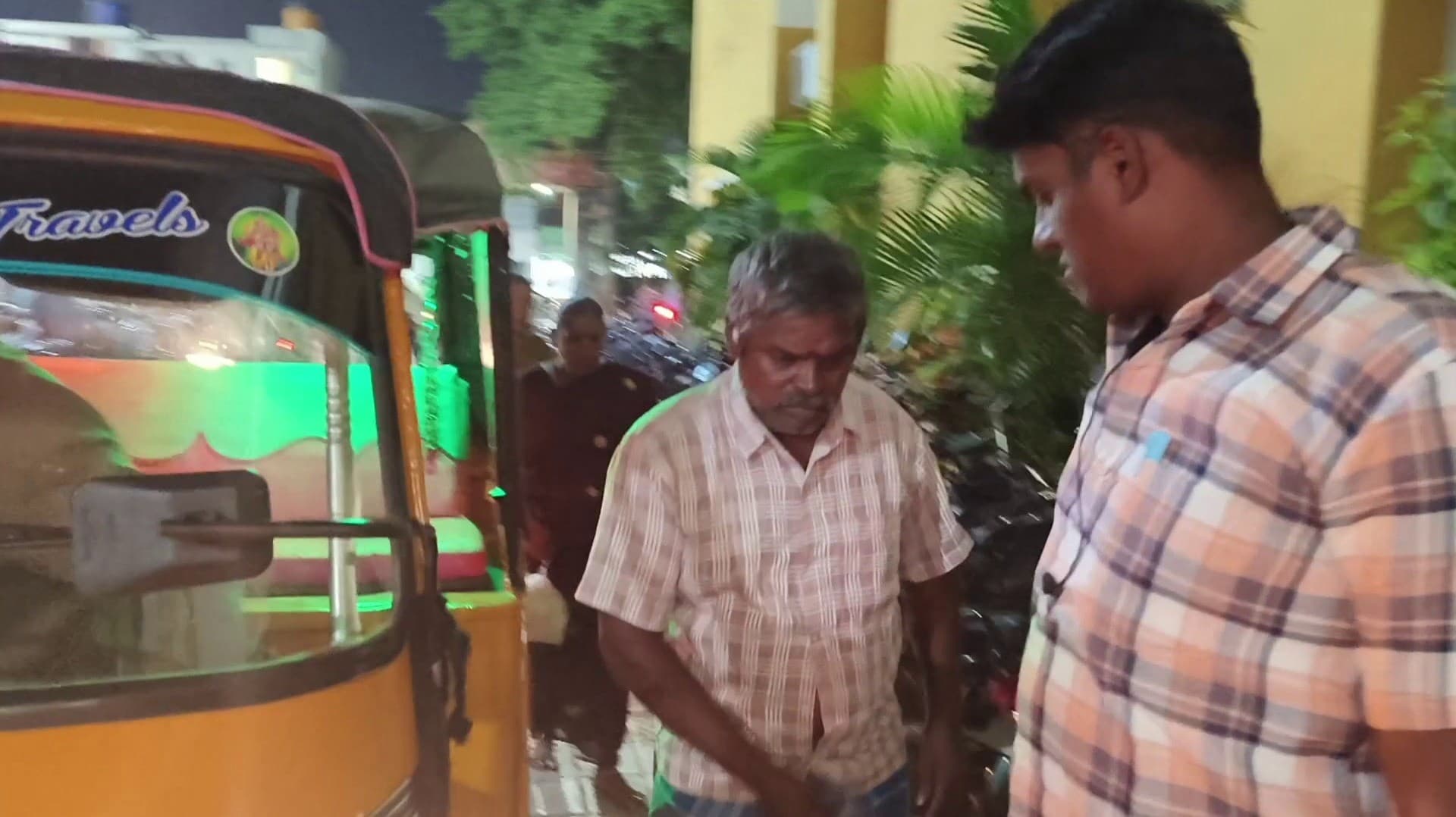 பணிக்கு தாமதமாக வந்த நண்பரை கண்டித்த 65 வயதுகாரர் அடித்துக் கொலை