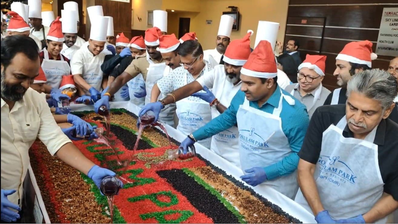 கிறிஸ்துமஸ் பண்டிகையொட்டி 2,500 கிலோ கேக் தயாரிக்கும் பணி..!