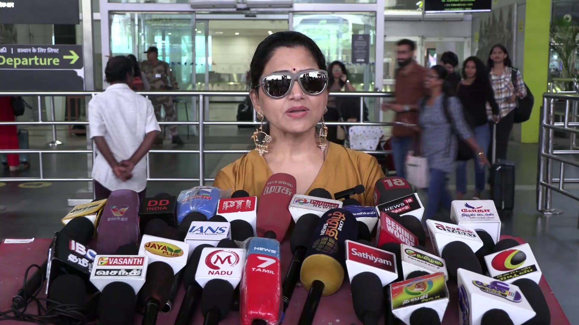 SIR இந்தியா முழுவதும் நடைபெறுகிறது, தமிழ்நாடு மட்டும் விதிவிலக்கா? - குஷ்பு