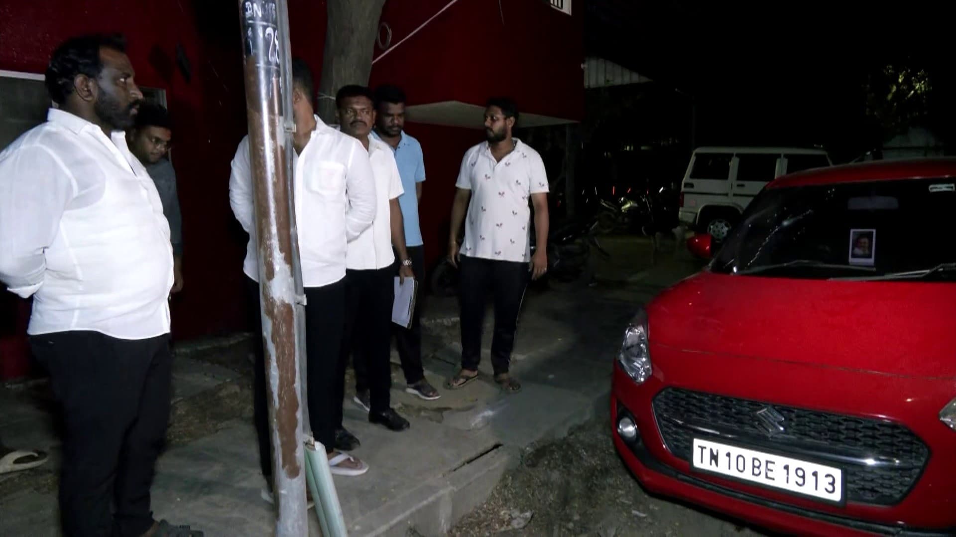 தி.மு.க நிர்வாகிகள் மோதல் - கார் கண்ணாடி உடைப்பு