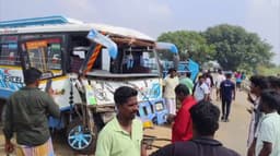 கடலூர் அருகே தனியார் பேருந்து - வேன் மோதி விபத்து