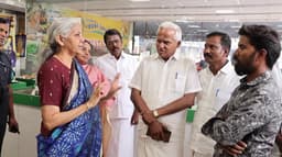 கோவையில் வியாபாரிகள், பொதுமக்களிடம் நிர்மலா சீதாராமன் கலந்துரையாடல்