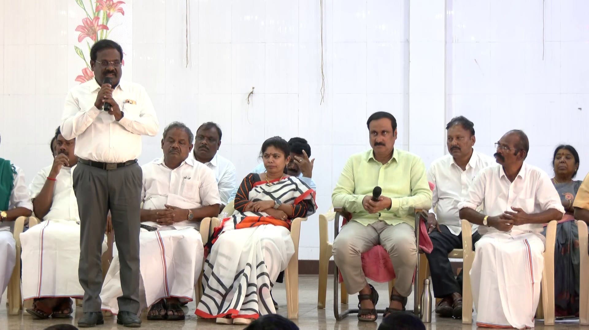 ராமதாசுடன் இருப்பவர்கள் அவரைத் தவறாக வழிநடத்துகின்றனர் - வழக்கறிஞர் பாலு