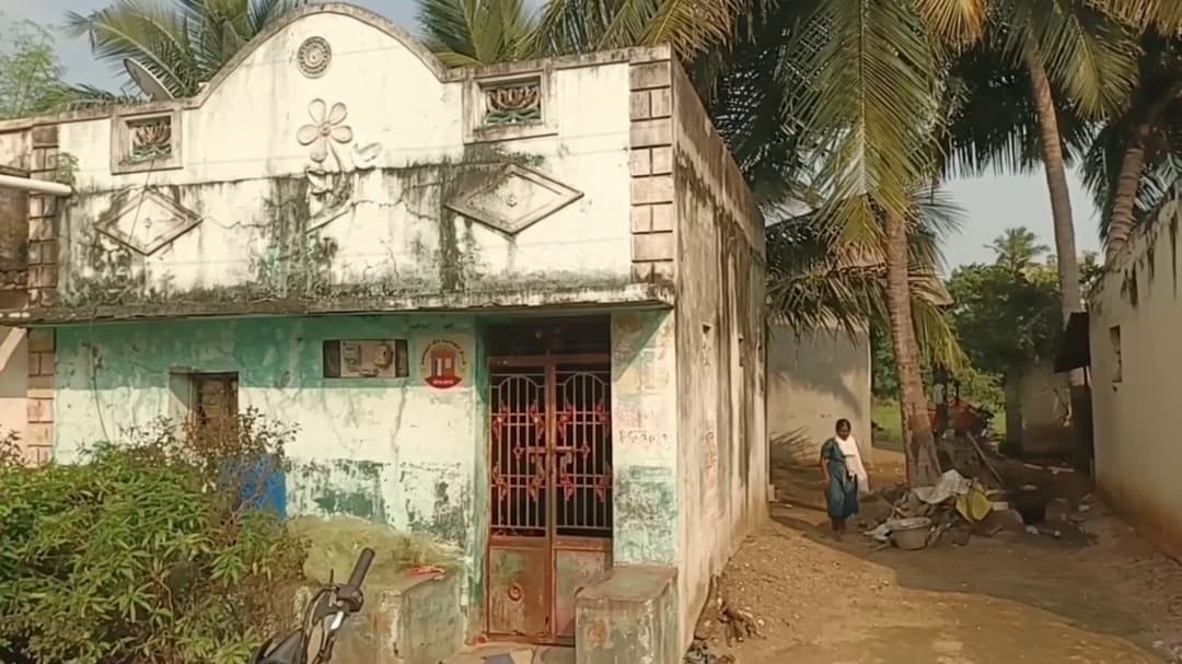 ஆட்சியர் அலுவலகத்தில் தீக்குளித்த தம்பதியரில் பெண் உயிரிழப்பு