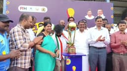 உலகக்கோப்பை, இலச்சினையை அறிமுகப்படுத்திய கனிமொழி