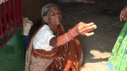 குடிக்க தண்ணீர் கேட்டு நடித்து மூதாட்டியிடம் 5 சவரன் நகை பறிப்பு