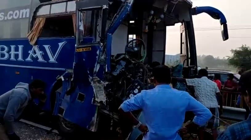 ஐயப்ப பக்தர்கள் பயணித்த சொகுசுப் பேருந்து விபத்து