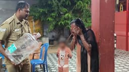 காவல் நிலையத்தில் மகளுடன் தீக்குளிக்க முயன்ற பெண்