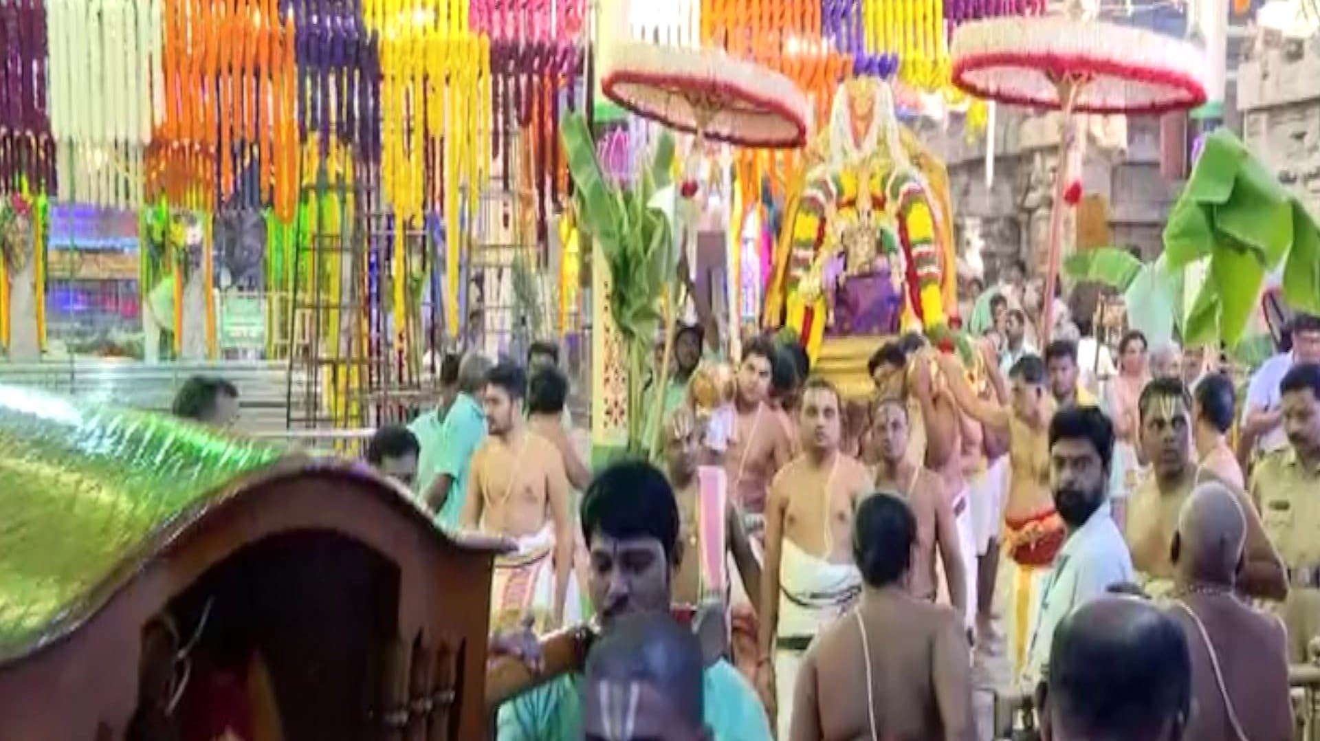 திருப்பதி திருச்சானூர் பத்மாவதி தாயார் கோயில் வருடாந்திர பிரமோற்சவ கொடியேற்றம்