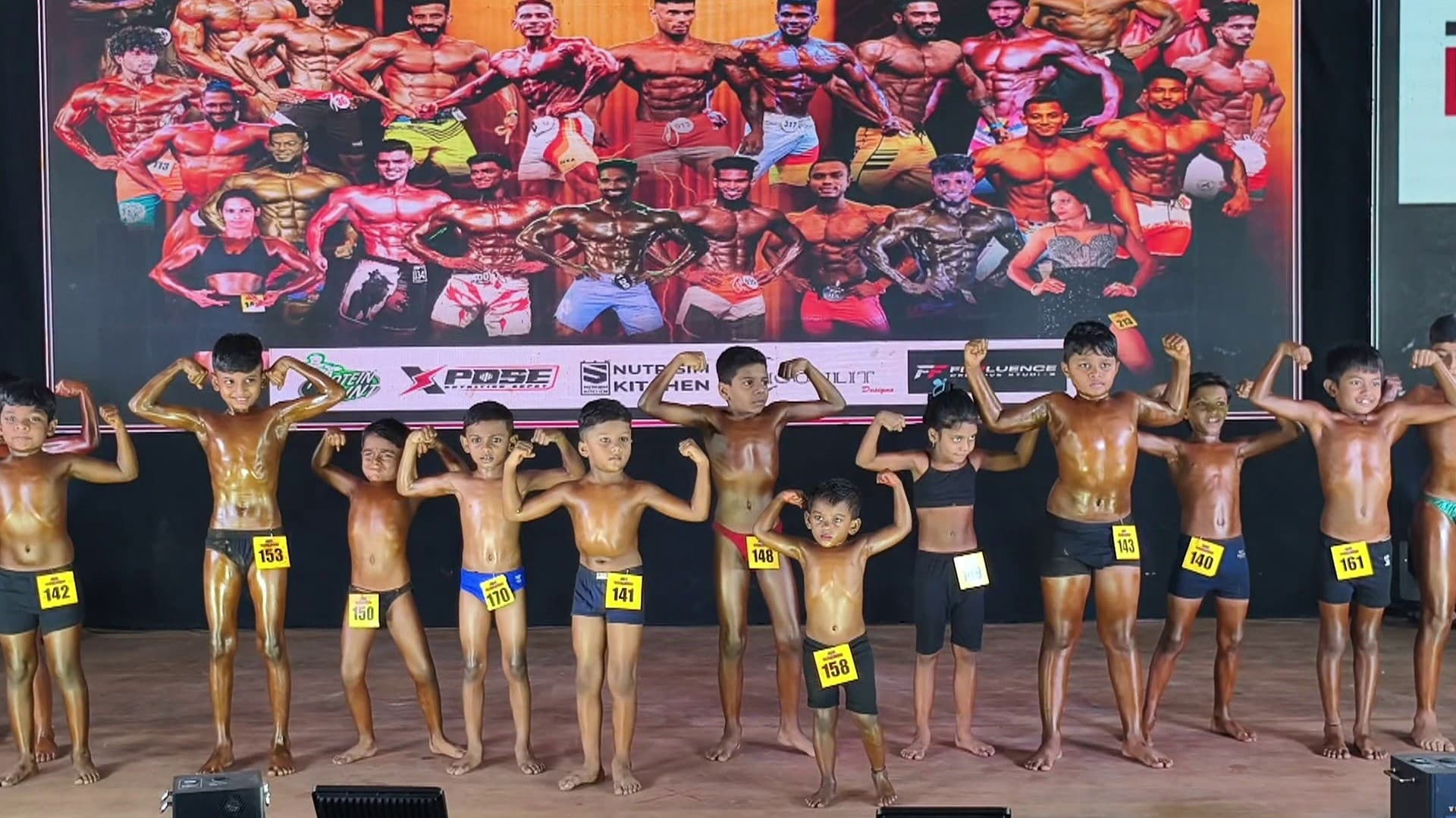 ஆணழகன் போட்டியில் பங்கேற்ற குட்டிக் குட்டி ஆணழகன்கள்