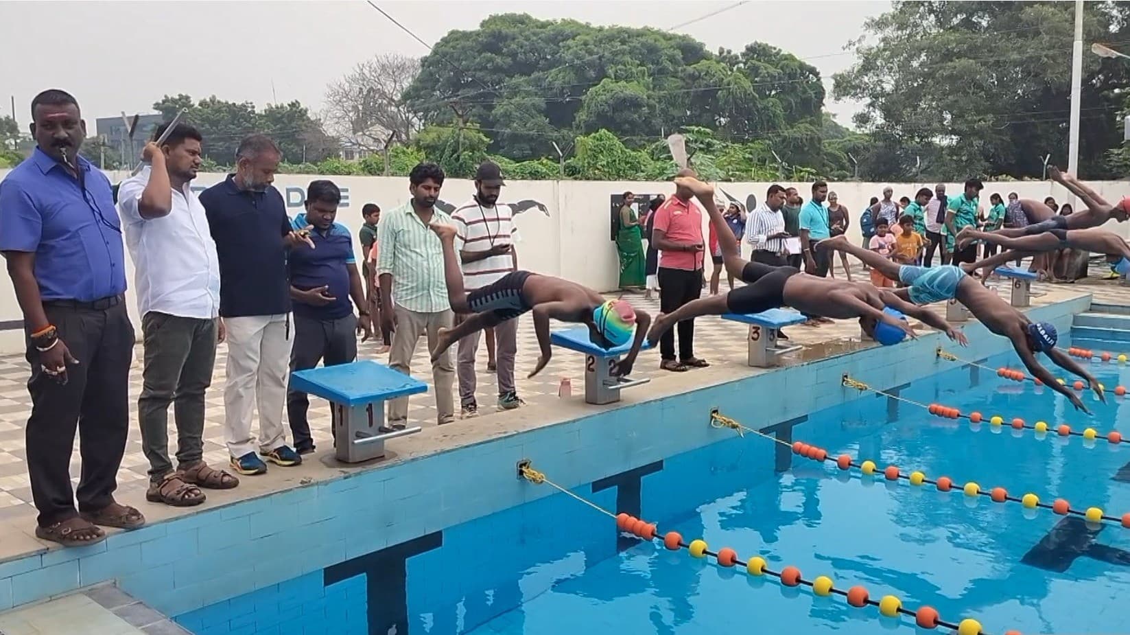 துணை முதலமைச்சர் உதயநிதி ஸ்டாலின் பிறந்த நாளை முன்னிட்டு நீச்சல் போட்டி.! பல்வேறு மாவட்டங்களில் இருந்து பள்ளி, கல்லூரி மாணவிகள் பங்கேற்பு..