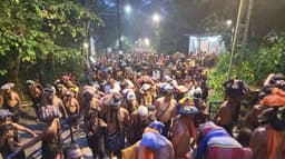 சபரிமலையில் சன்னிதானம் செல்ல 10 மணி நேரம் காத்திருக்கும் பக்தர்கள்