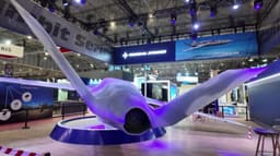 மேற்காசியாவின் மிகப்பெரிய துபாய் ஏர்ஷோ ... 200-க்கும் மேற்பட்ட விமான மாதிரிகள் இடம்