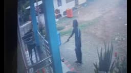 சக வியாபாரியை பட்டாக்கத்தியைக் காட்டி மிரட்டிய மீன் வியாபாரி..!