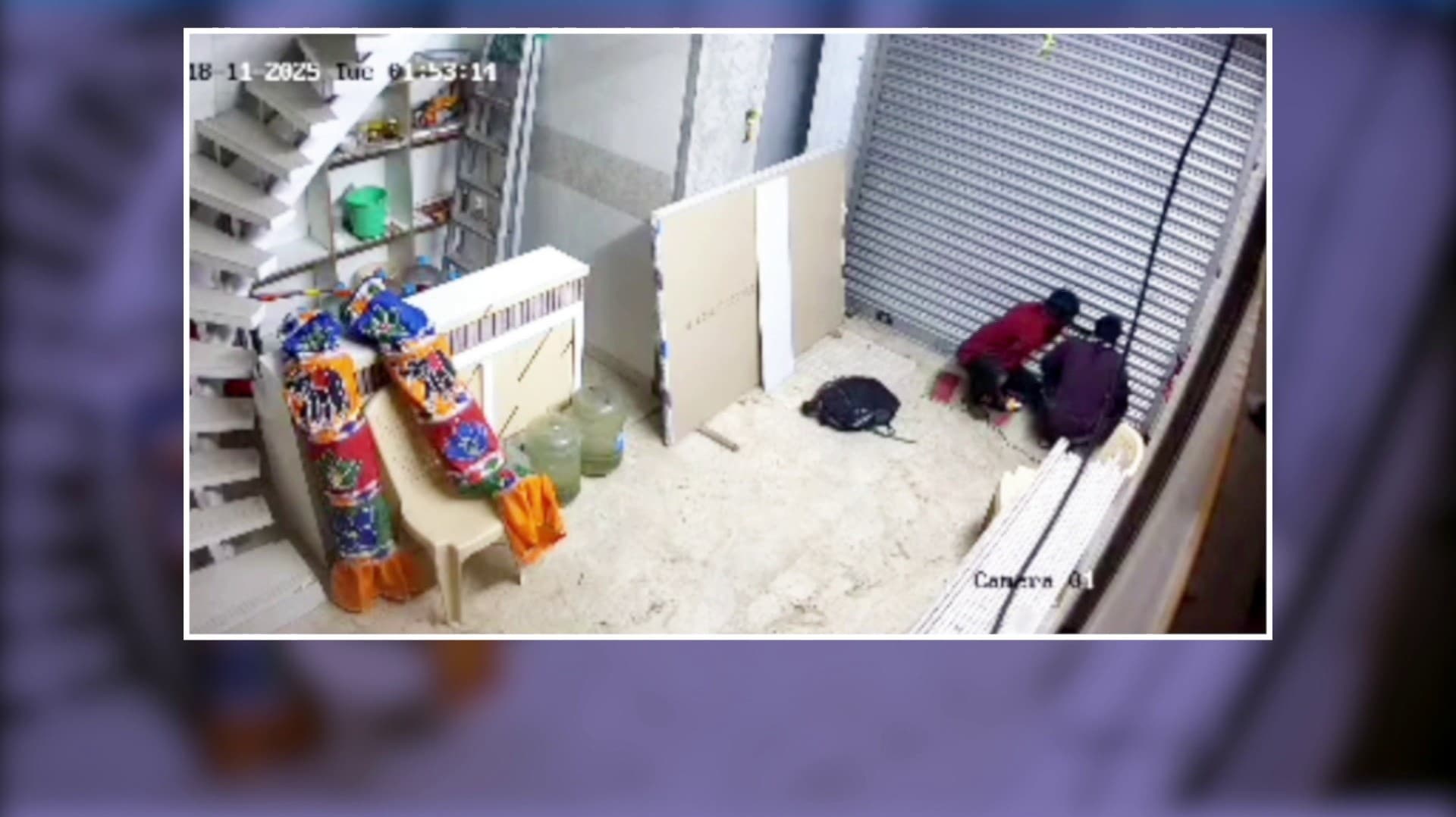 ஷட்டரை கட்டிங் மெஷின் மூலம் அறுத்து திருட முயன்ற கொள்ளையர்கள்.. அடுத்தடுத்து கதவுகள் இருந்ததால் அதிர்ச்சி..!