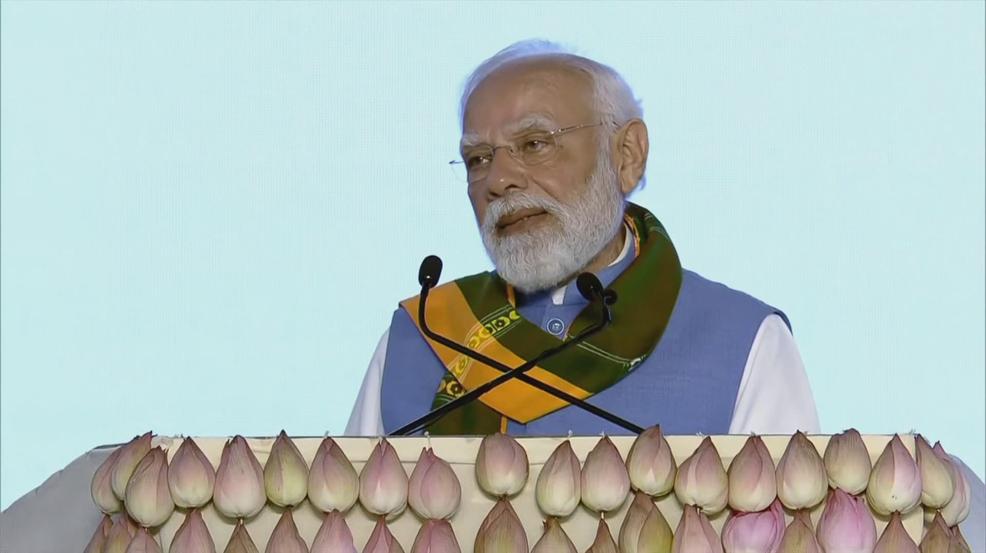 விவசாயிகள் அனைவரும் இயற்கை விவசாயத்தை பின்பற்ற வேண்டும்.. நீர் மேலாண்மையில் இந்தியாவிற்கு தமிழகம் வழிகாட்டுகிறது - பிரதமர் மோடி