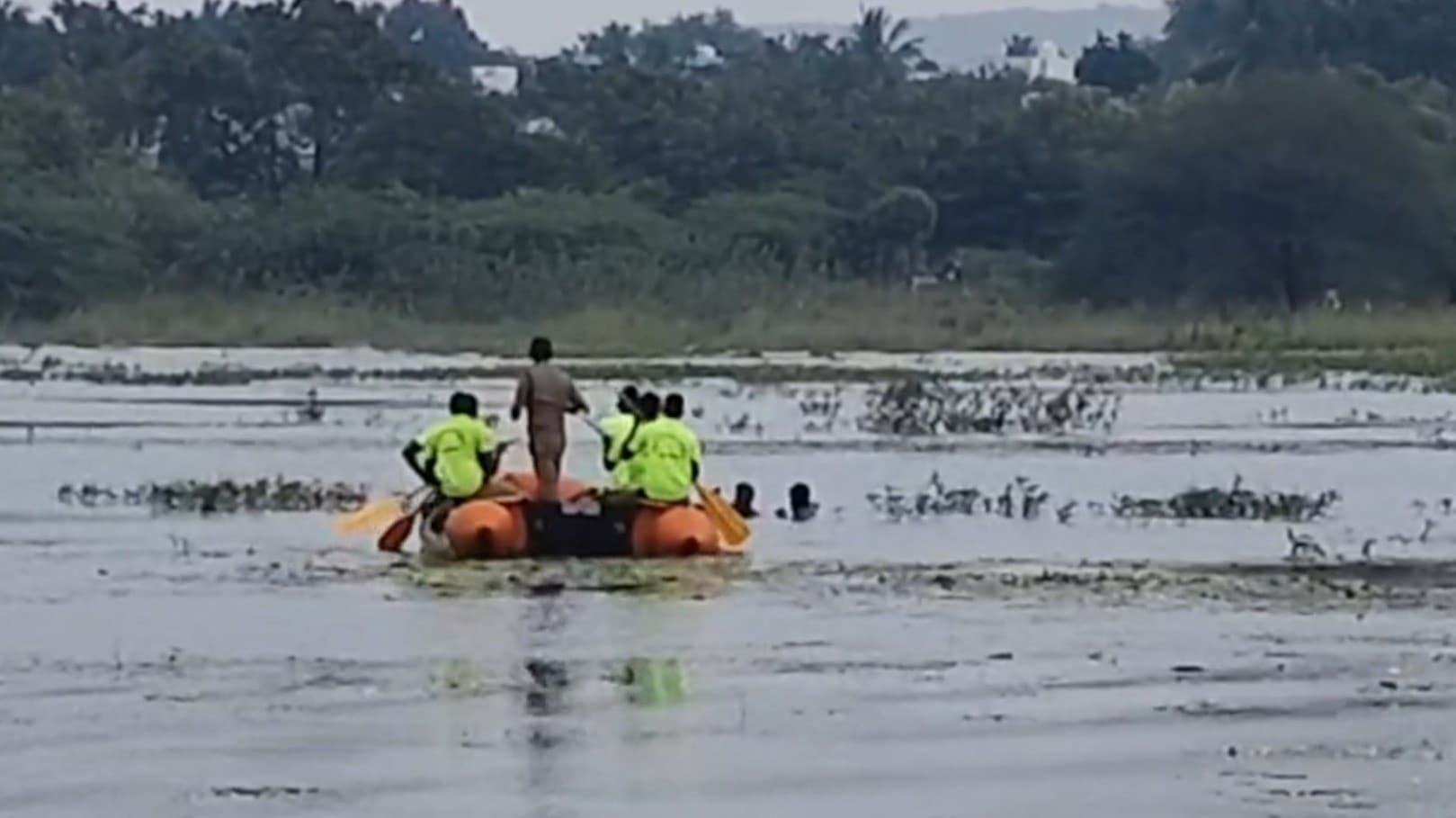 ஏரியில் மீன் பிடித்த போது தண்ணீரில் விழுந்தவர் உயிரிழப்பு