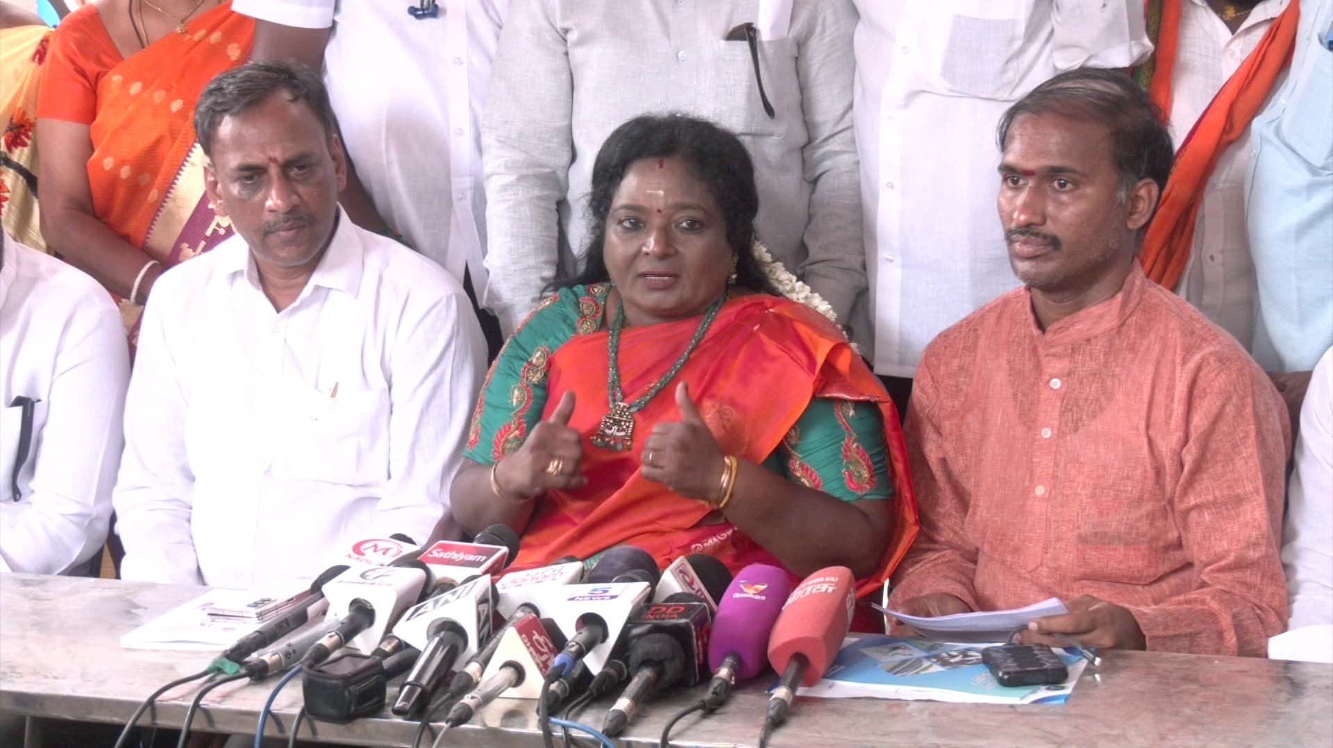 உண்டியலில் இருந்து பெட்டிக்கு மாறிய கம்யூனிஸ்டுகள் - தமிழிசை