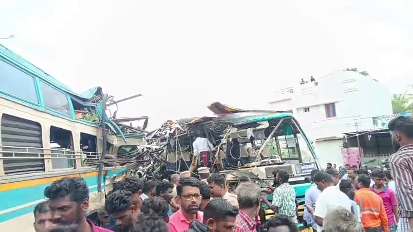 நேருக்கு நேர் மோதிய இரண்டு தனியார் பேருந்துகள்.. நடந்தது என்ன..?