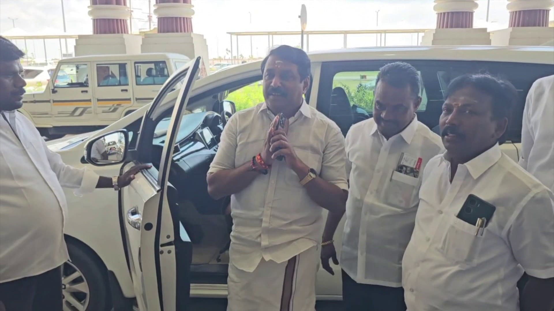 டெல்லி புறப்பட்டார் பாஜக மாநில தலைவர் நயினார் நாகேந்திரன்..!