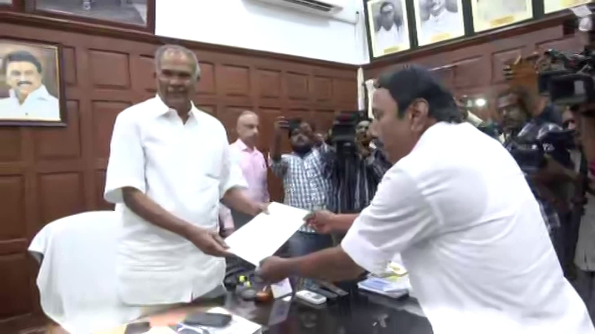 அதிமுகவில் இருந்து நீக்கப்பட்டுள்ள செங்கோட்டையன் எம்எல்ஏ பதவியை ராஜினாமா செய்தார்