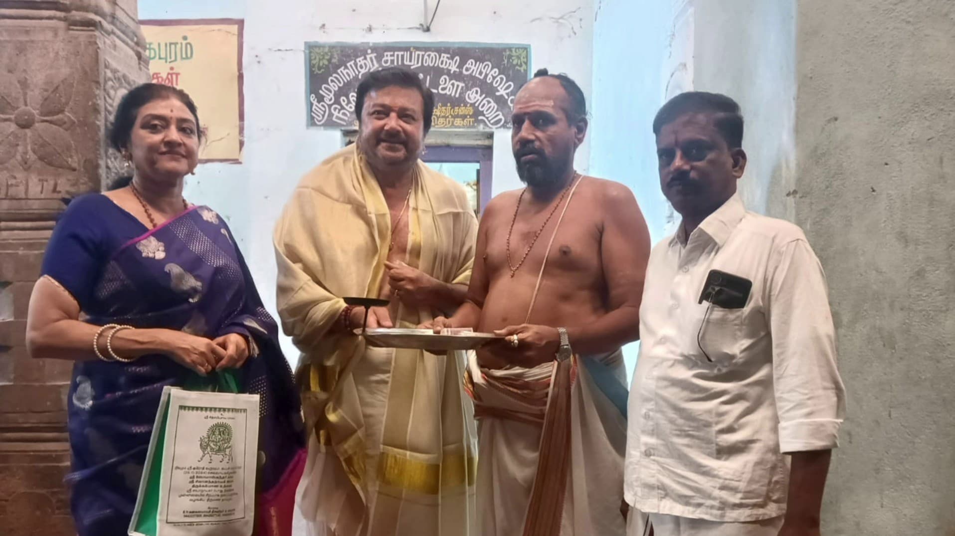 சிதம்பரம் நடராஜர் கோவிலில் நடிகர் ஜெயராம் மனைவியுடன் சாமி தரிசனம்