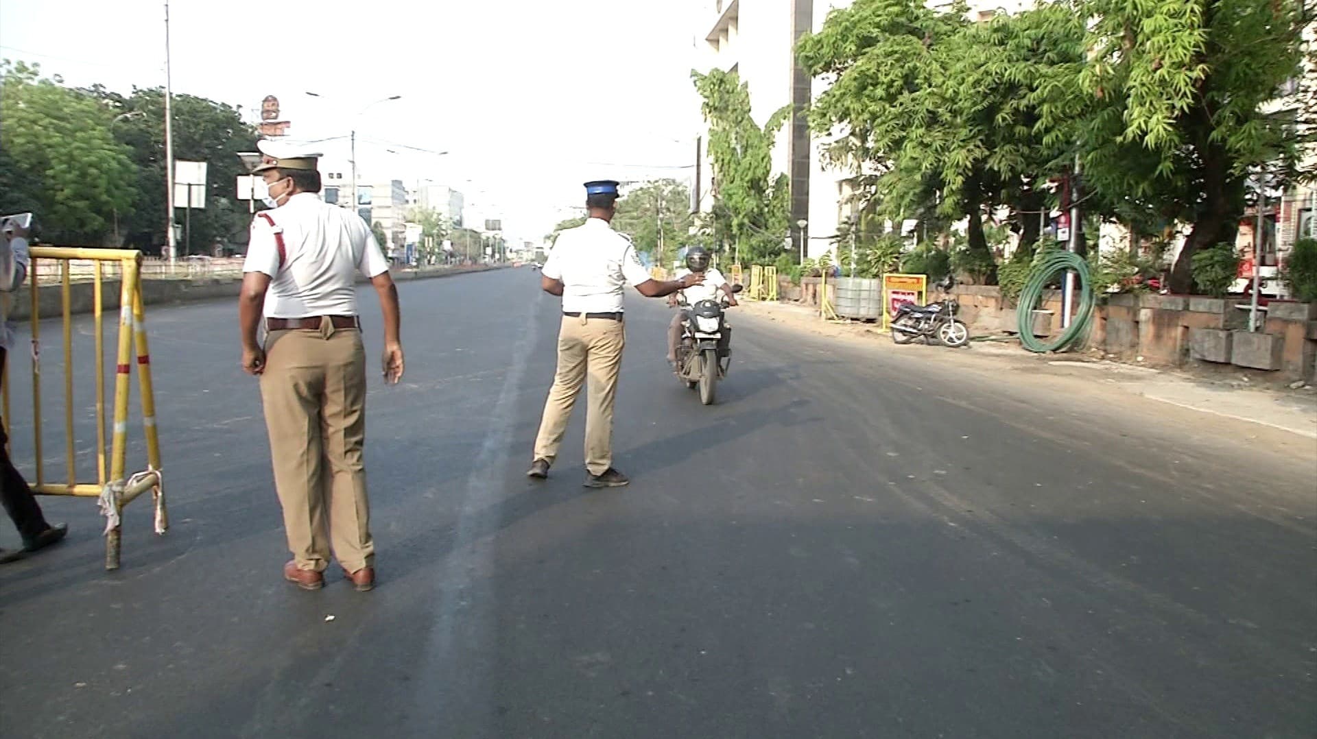 போக்குவரத்து விதி மீறல் - சிவகங்கை மாவட்டம் முழுவதும் ஒரே நாளில் 700 பேர் மீது வழக்குப் பதிவு