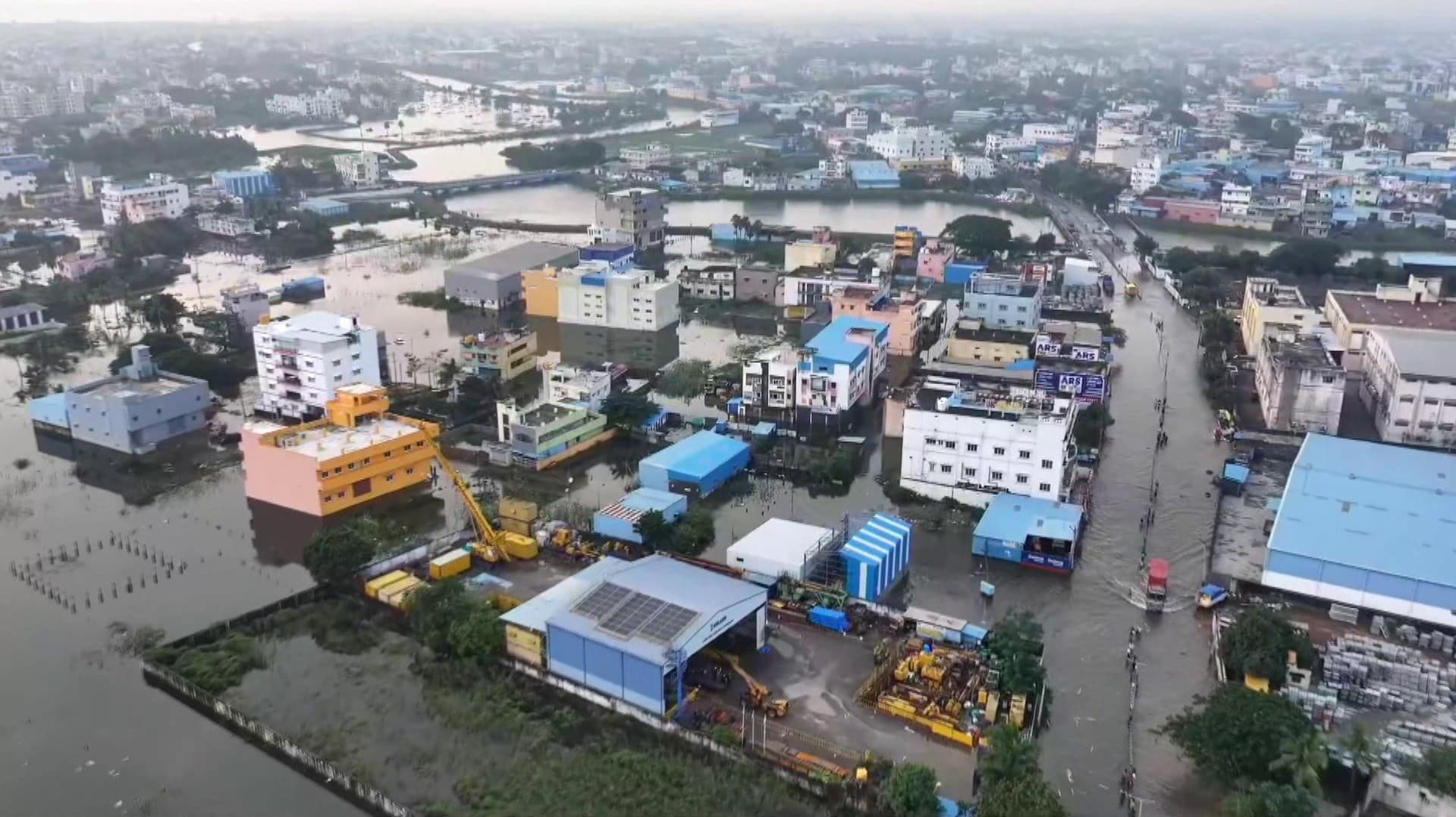 டிட்வா புயல் கனமழையால் வடசென்னைப் பகுதியை சூழ்ந்த மழை வெள்ளம்