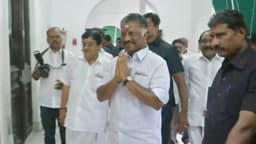 சட்டப்பேரவை வளாகத்தில் ஓ.பி.எஸ்.சுடன் அமைச்சர் சேகர்பாபு திடீர் சந்திப்பு