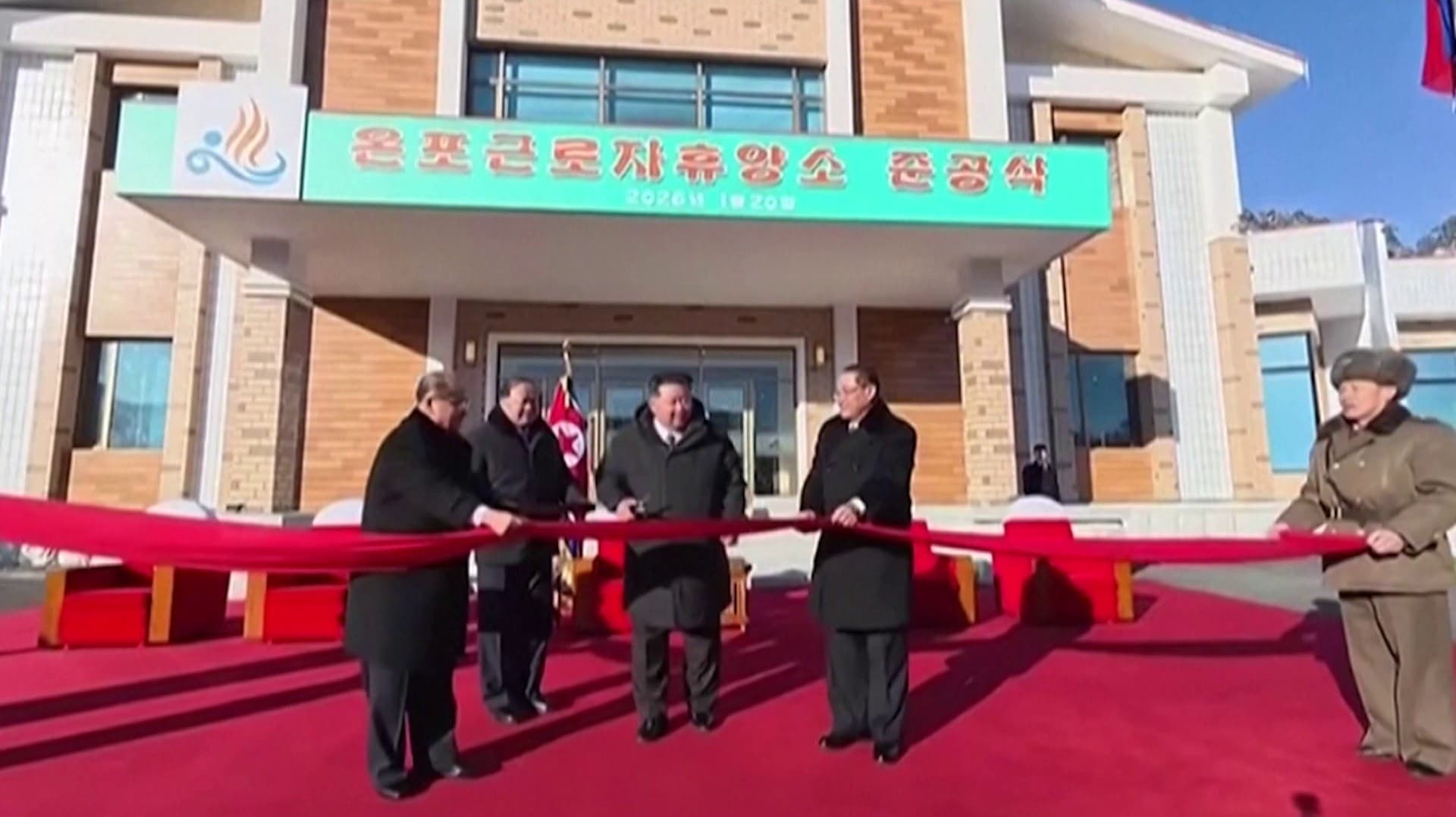 தொழிலாளர் விடுதியை திறந்து வைத்த வட கொரியா அதிபர் கிம் ஜாங் உன்