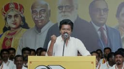 அழுத்தத்திற்கு எல்லாம் அடங்கிப்போகும் ஆள் நான் அல்ல - விஜய்