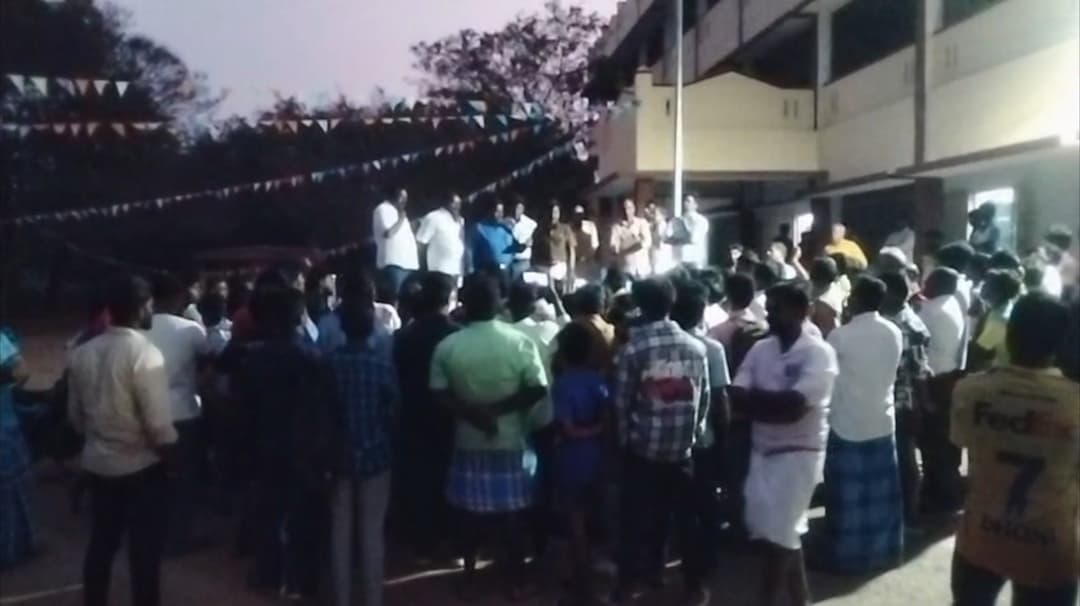 தலைமை ஆசிரியர் தாக்கியதில் மாணவர் மயக்கம்