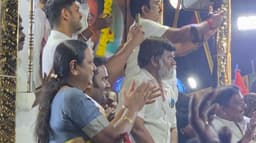 விஜயகாந்த் வேடமணிந்து நடனமாடிய கலைஞரைக் கண்டு ரசித்த பிரேமலதா