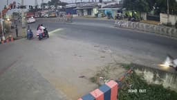 ஸ்கூட்டரில்  செல்லும் பொழுது சாலையில் மயங்கி விழுந்த நபர் பலி