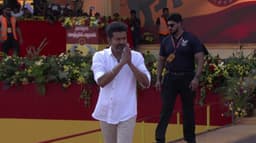 தமிழக அரசியலில் யாரையும் வெற்றி பெற வைக்க வரவில்லை, வெற்றி பெற வந்துள்ளேன் -  த.வெ.க. தலைவர் விஜய்