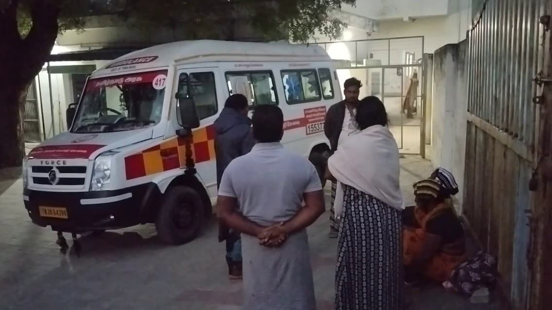 சமயபுரம் மாரியம்மன் கோவிலுக்கு பாதயாத்திரை சென்றவர்கள் மீது கார் மோதல்... நிகழ்விடத்திலேயே 4 பெண்கள் உயிரிழப்பு