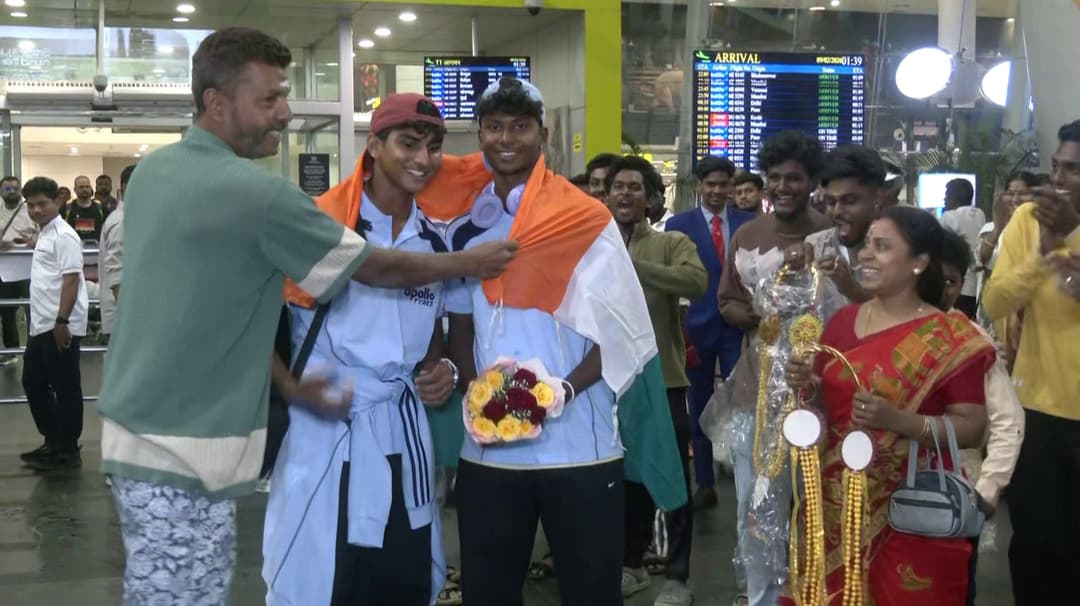 U19 உலக கோப்பையை வென்று சென்னை திரும்பிய கிரிக்கெட் வீரர்களுக்கு உற்சாக வரவேற்பு