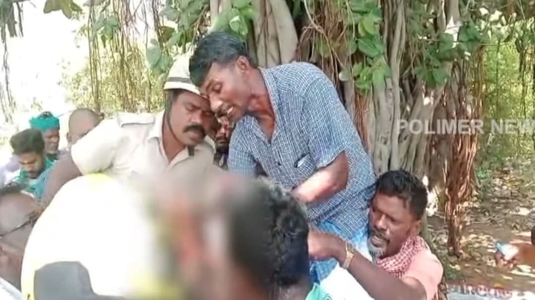 கரும்பு ஜூஸ் இயந்திரத்தில் சிக்கிய கடைக்காரரின் கை