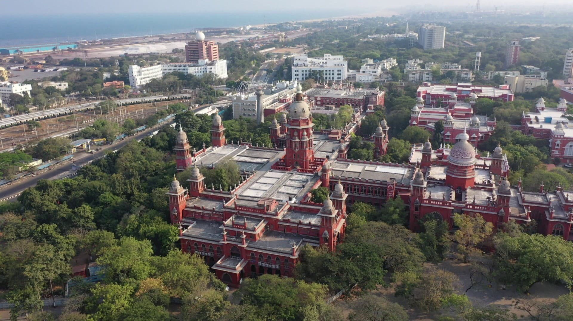 தெருக்களுக்கு குறிப்பிட்ட பெயரை தான் சூட்ட வேண்டும் என உத்தரவிட முடியாது: சென்னை உயர் நீதிமன்றம்