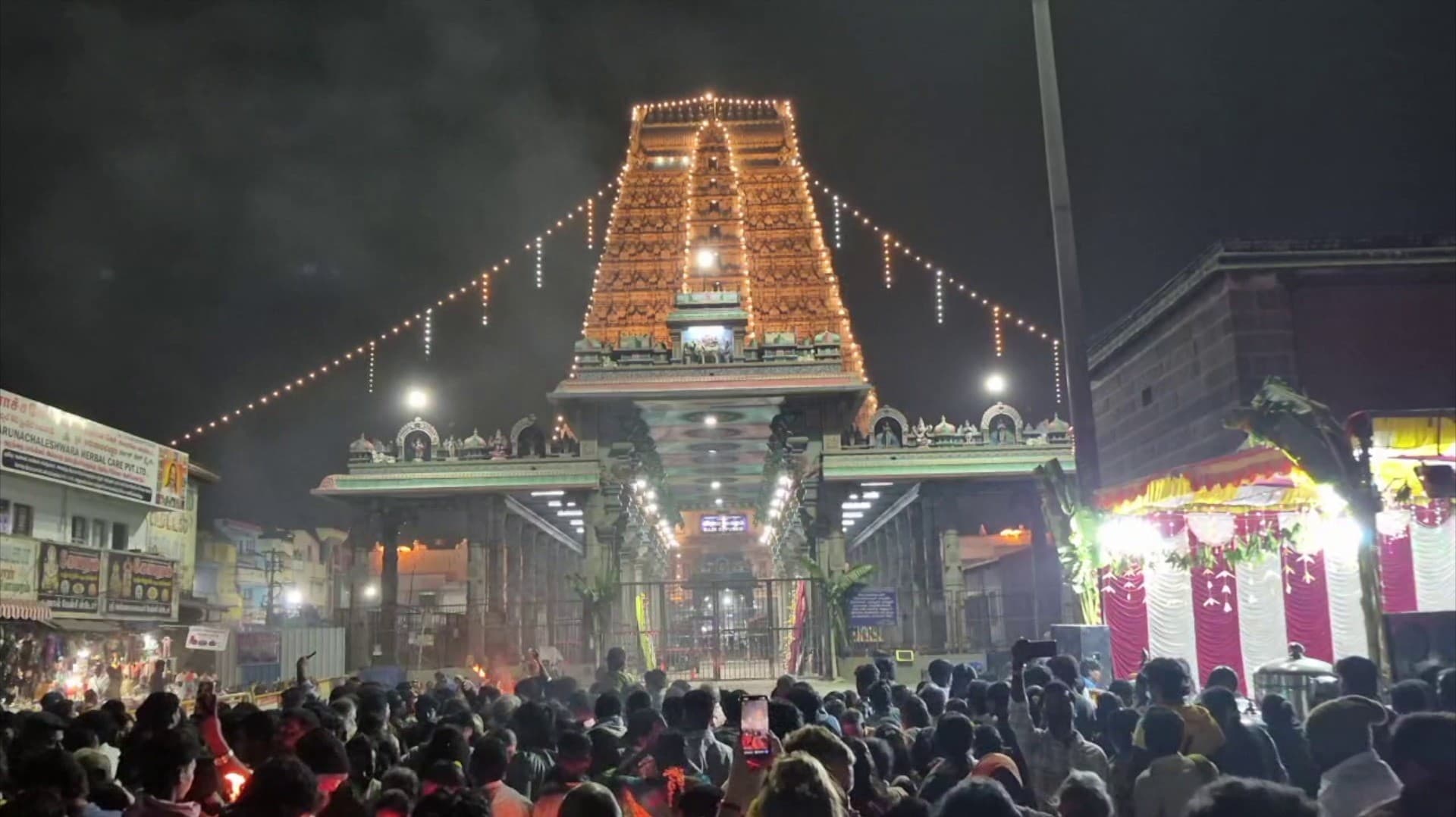 திருவண்ணாமலையில் மகா சிவராத்திரி விழா - விடிய விடிய கிரிவலம் மேற்கொண்ட பக்தர்கள்..